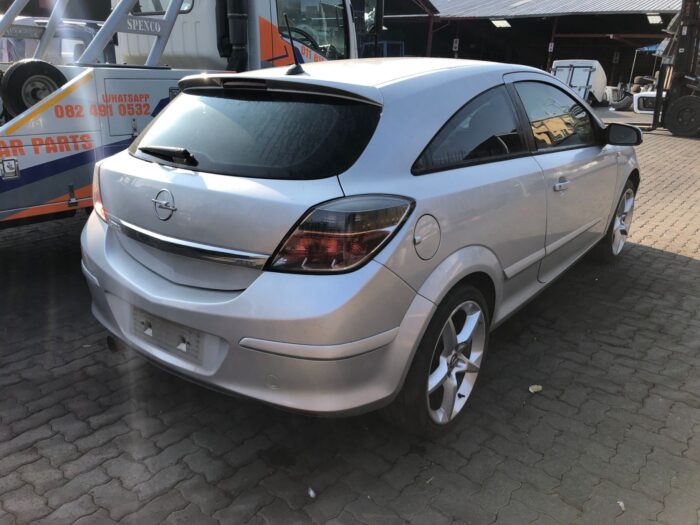 OPEL , ASTRA 1 . 8 GTC SPORT 3 Dr , SILVER , 2007 ( 29437 ) - Image 4