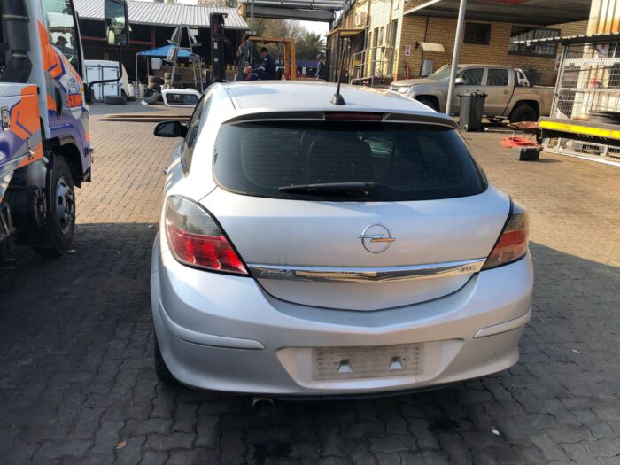 OPEL , ASTRA 1 . 8 GTC SPORT 3 Dr , SILVER , 2007 ( 29437 ) - Image 5