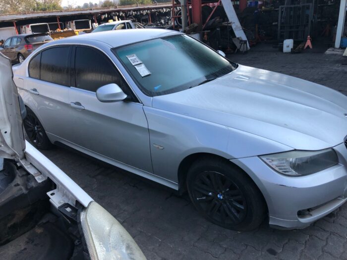 BMW , 323 i A / T ( E 90 ) , SILVER , 2012 ( 29434 ) - Image 3