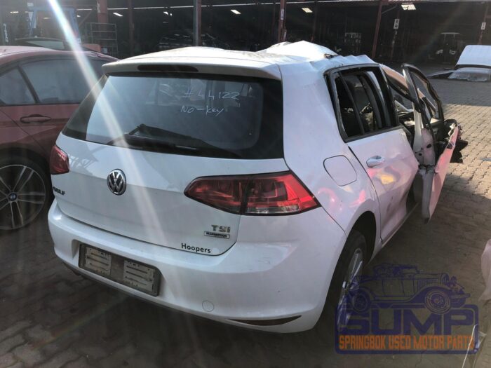 VOLKSWAGEN , GOLF VII 1 . 4 TSI COMFORTLINE , WHITE , 2015 ( 29927 ) - Image 4