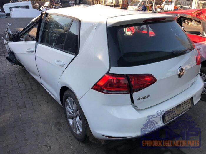 VOLKSWAGEN , GOLF VII 1 . 4 TSI COMFORTLINE , WHITE , 2015 ( 29927 ) - Image 6