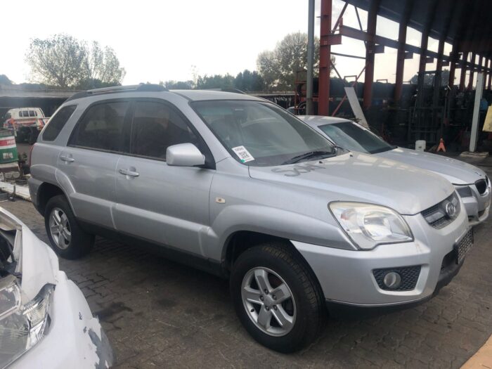 KIA , SPORTAGE 2 . 0 CR Di A / T 4 X 4 , SILVER , 2009 ( 29431 ) - Image 3