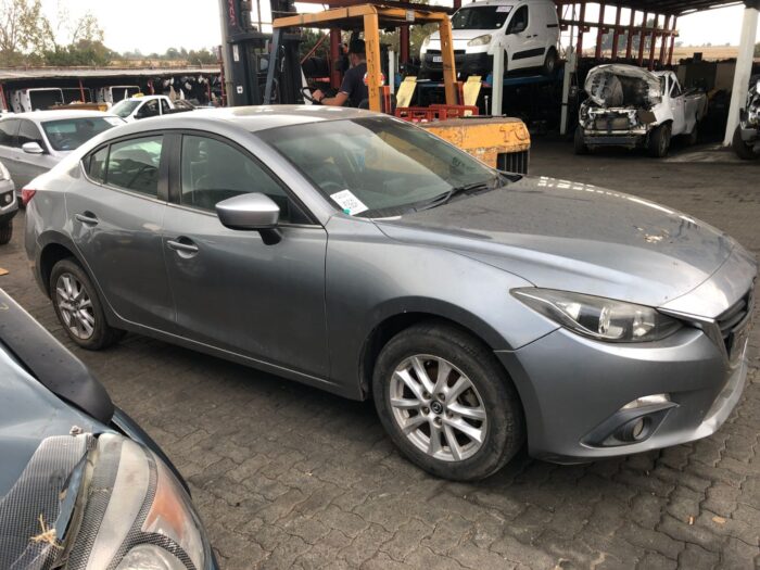 MAZDA , MAZDA 3 2 . 0 INDIVIDUAL 5 DR , SILVER , 2015 ( 29433 ) - Image 3