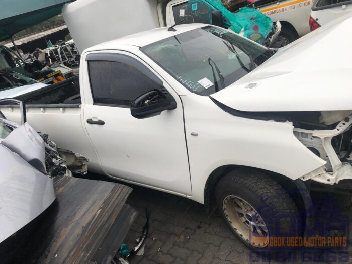 TOYOTA , HILUX 2 . 4 GD A / C PU S / C , WHITE , 2019 ( 30454 ) - Image 3