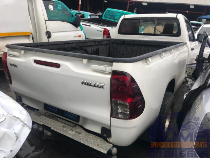 TOYOTA , HILUX 2 . 4 GD A / C PU S / C , WHITE , 2019 ( 30454 ) - Image 4