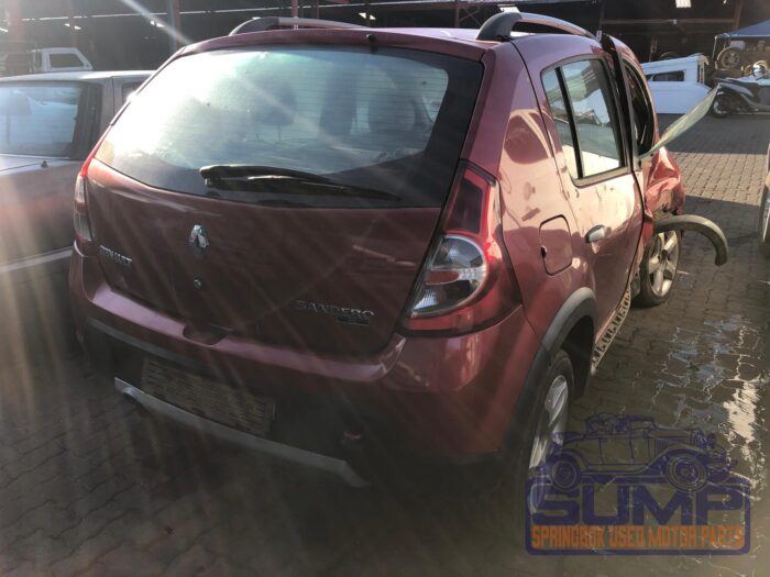 RENAULT , SANDERO 1 . 6 STEPWAY , RED , 2012 ( 29923 ) - Image 4