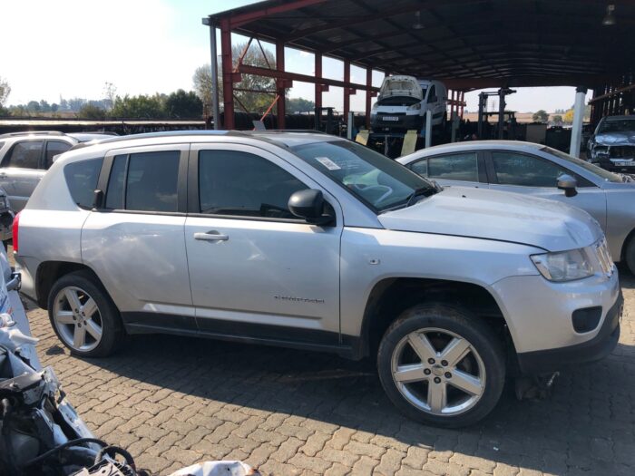 JEEP , COMPASS 2 . 0 CVT LTD , SILVER , 2013 ( 29436 ) - Image 3