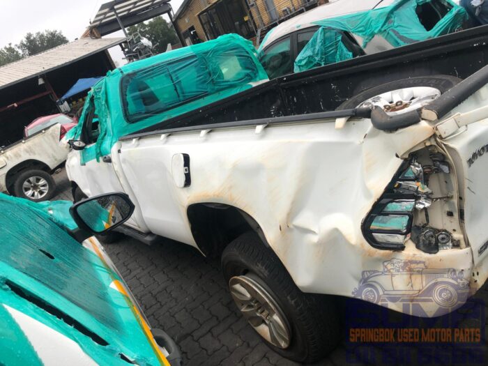 TOYOTA , HILUX 2 . 4 GD - 6 RB SRX P / U S / C , WHITE , 2019 ( 30446 ) - Image 7
