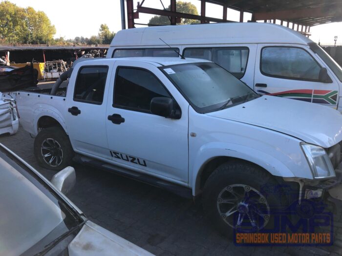 ISUZU , KB 72 250 D - TEQ D / C , WHITE , 2012 ( 29920 ) - Image 3