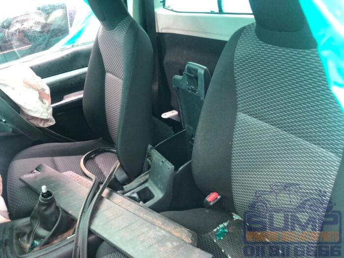 TOYOTA , HILUX 2 . 4 GD - 6 RB SRX P / U S / C , WHITE , 2019 ( 30446 ) - Image 10