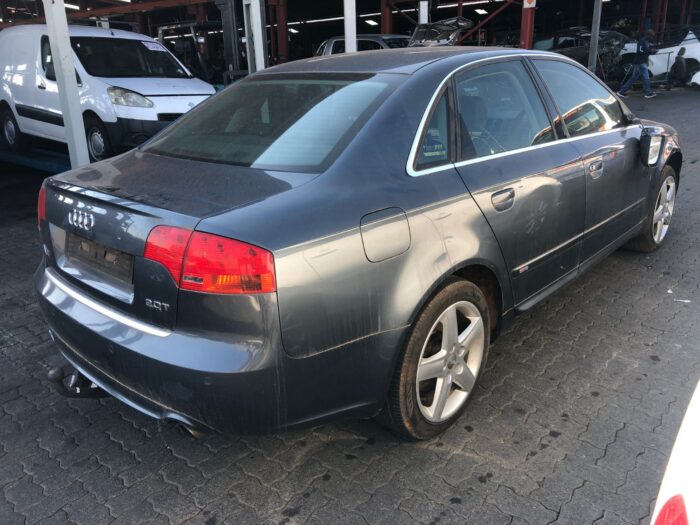 AUDI , A 4 2 . 0 F Si MULTITRONIC ( B 7 ) , GREY , 2008 ( 29430 ) - Image 4