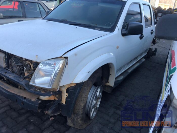 ISUZU , KB 72 250 D - TEQ D / C , WHITE , 2012 ( 29920 ) - Image 7