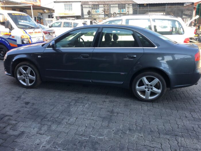 AUDI , A 4 2 . 0 F Si MULTITRONIC ( B 7 ) , GREY , 2008 ( 29430 ) - Image 7