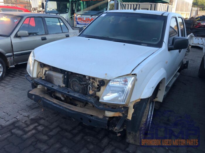 ISUZU , KB 72 250 D - TEQ D / C , WHITE , 2012 ( 29920 ) - Image 8