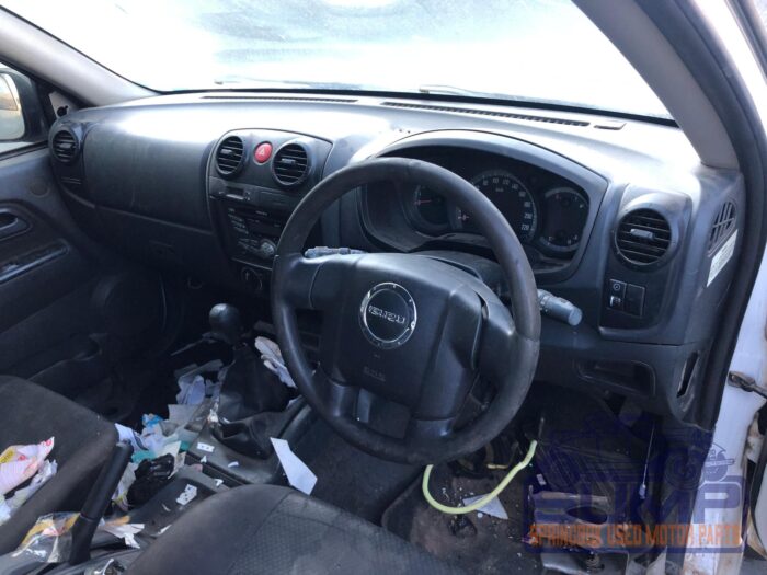 ISUZU , KB 72 250 D - TEQ D / C , WHITE , 2012 ( 29920 ) - Image 10