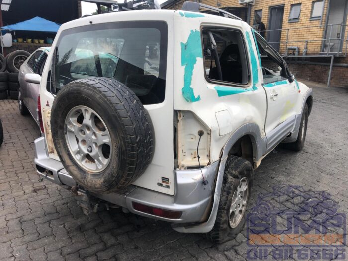 MITSUBISHI , PAJERO 3200 DI - D SWB A / T 4 X 4 , WHITE ( 30447 ) - Image 4