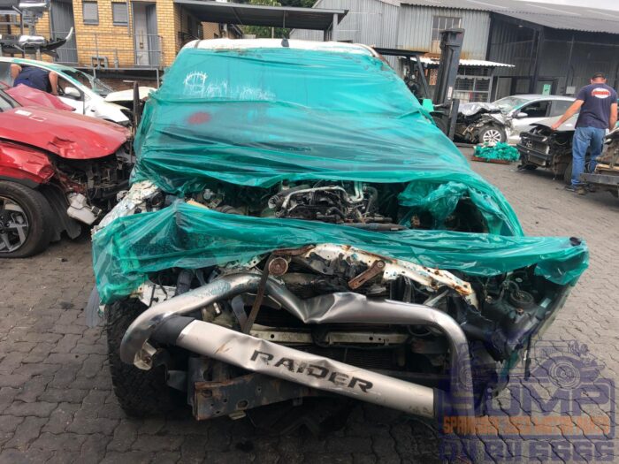 TOYOTA , HILUX 2 . 8 GD - 6 RB RAIDER P / U S / C , WHITE , 2016 ( 30453 )