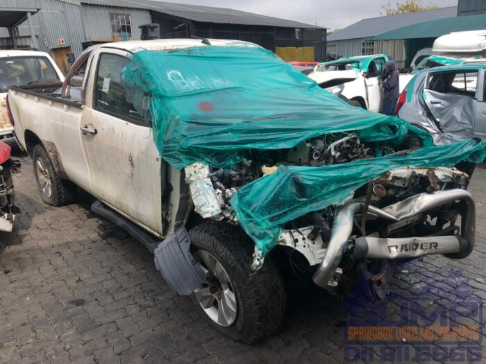 TOYOTA , HILUX 2 . 8 GD - 6 RB RAIDER P / U S / C , WHITE , 2016 ( 30453 ) - Image 2