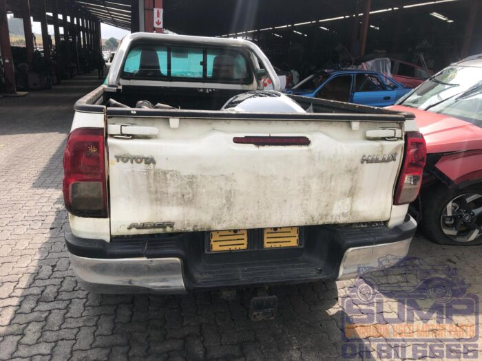 TOYOTA , HILUX 2 . 8 GD - 6 RB RAIDER P / U S / C , WHITE , 2016 ( 30453 ) - Image 5