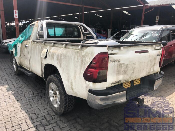 TOYOTA , HILUX 2 . 8 GD - 6 RB RAIDER P / U S / C , WHITE , 2016 ( 30453 ) - Image 6