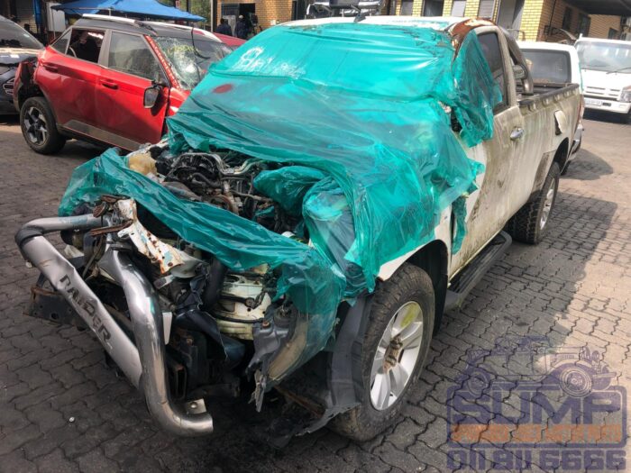 TOYOTA , HILUX 2 . 8 GD - 6 RB RAIDER P / U S / C , WHITE , 2016 ( 30453 ) - Image 8