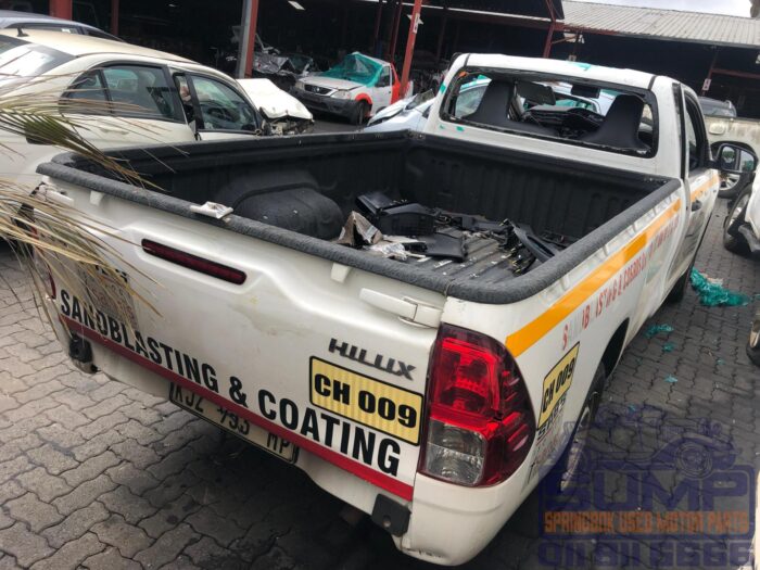 TOYOTA , HILUX 2 . 4 GD - 6 P / U S / C , WHITE , 2018 ( 30456 ) - Image 4