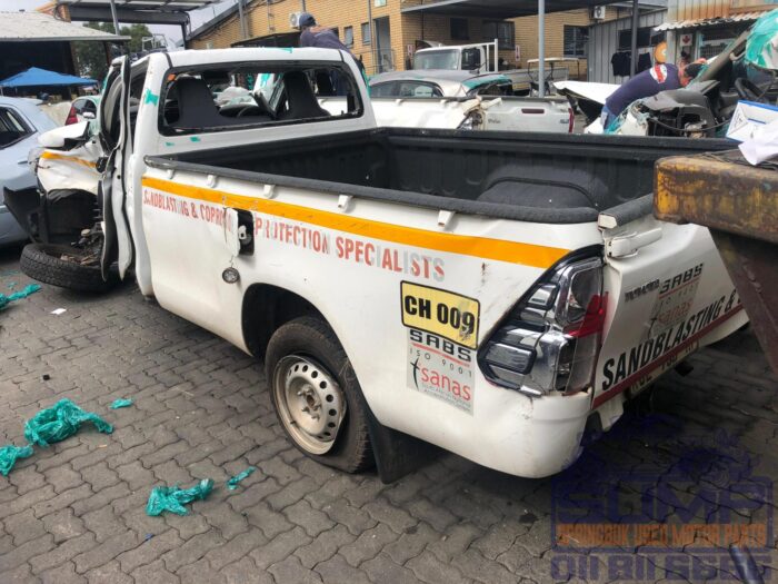 TOYOTA , HILUX 2 . 4 GD - 6 P / U S / C , WHITE , 2018 ( 30456 ) - Image 6