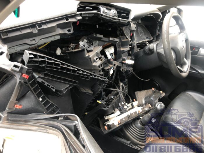 TOYOTA , HILUX 2 . 4 GD - 6 P / U S / C , WHITE , 2018 ( 30456 ) - Image 9