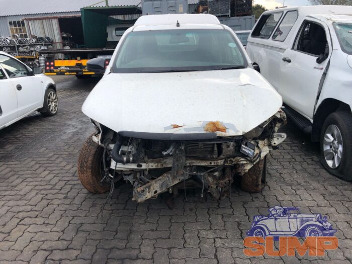 TOYOTA , HILUX 2 . 4 GD - 6 A / C P / U S / C , WHITE , 2017 ( 29424 )