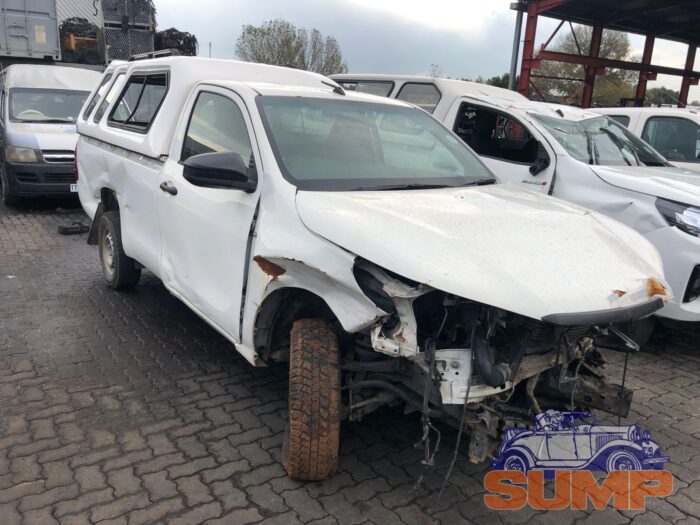 TOYOTA , HILUX 2 . 4 GD - 6 A / C P / U S / C , WHITE , 2017 ( 29424 ) - Image 2