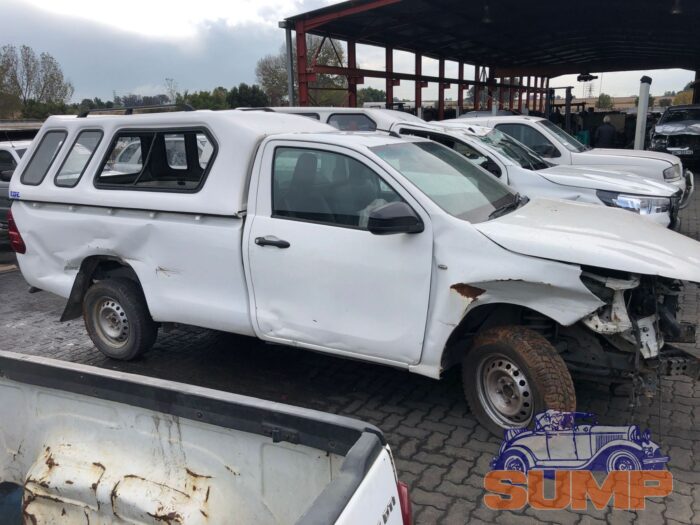 TOYOTA , HILUX 2 . 4 GD - 6 A / C P / U S / C , WHITE , 2017 ( 29424 ) - Image 3