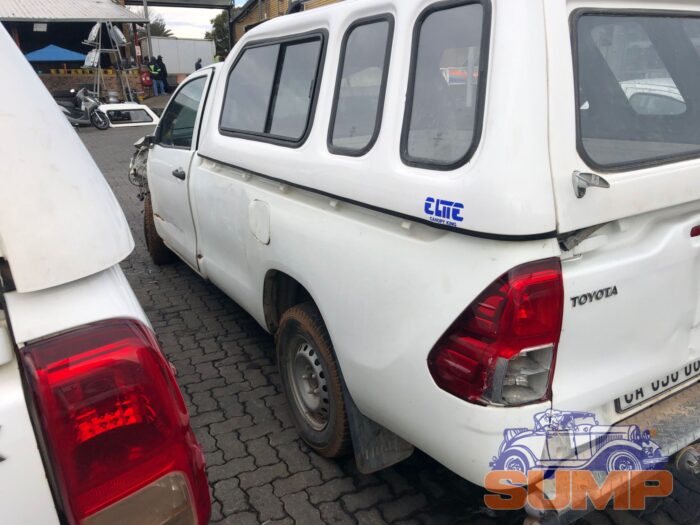 TOYOTA , HILUX 2 . 4 GD - 6 A / C P / U S / C , WHITE , 2017 ( 29424 ) - Image 7