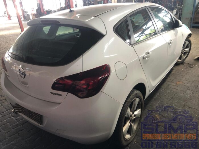 OPEL , ASTRA 1 . 4 T ENJOY PLUS 5 DR , WHITE , 2011 ( 30449 ) - Image 4