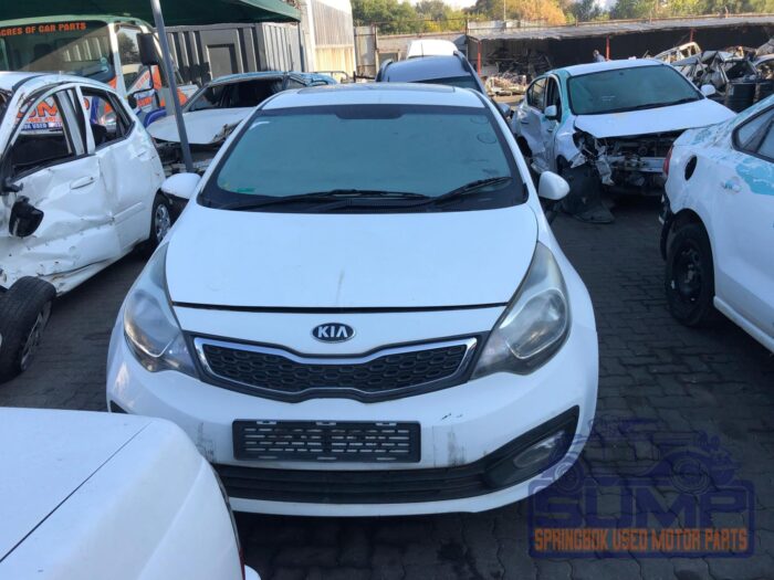 KIA , RIO 1 . 4 A / T 4 DR , WHITE , 2015 ( 29945 )