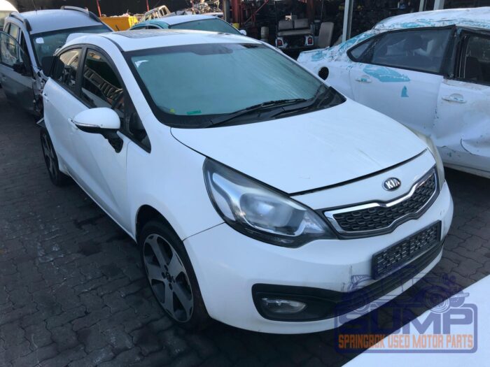 KIA , RIO 1 . 4 A / T 4 DR , WHITE , 2015 ( 29945 ) - Image 2