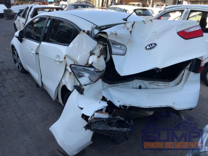 KIA , RIO 1 . 4 A / T 4 DR , WHITE , 2015 ( 29945 ) - Image 6