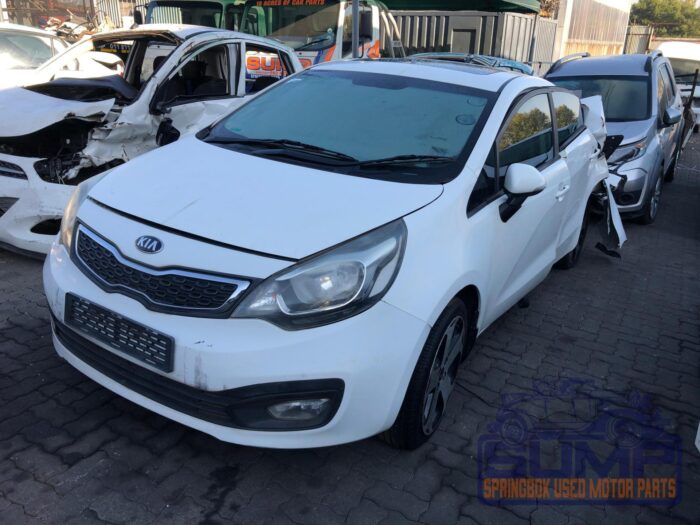 KIA , RIO 1 . 4 A / T 4 DR , WHITE , 2015 ( 29945 ) - Image 8