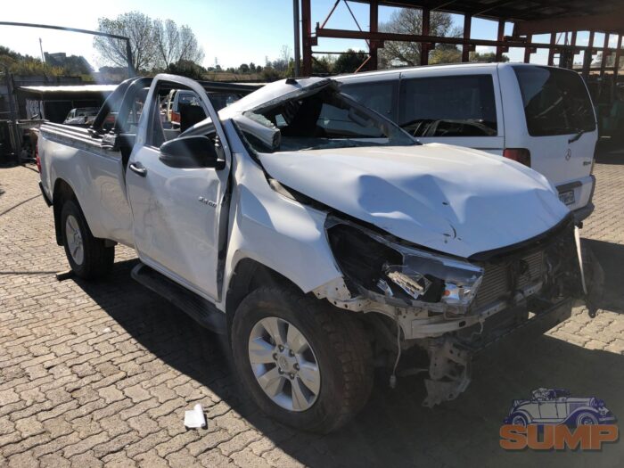 TOYOTA , HILUX 2 . 4 GD - 6 RB SRX P / U S / C , WHITE , 2020 ( 29445 ) - Image 2