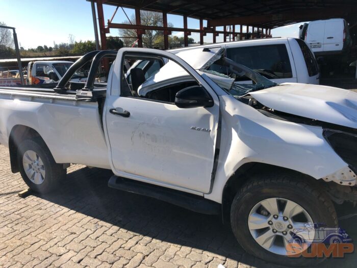 TOYOTA , HILUX 2 . 4 GD - 6 RB SRX P / U S / C , WHITE , 2020 ( 29445 ) - Image 3