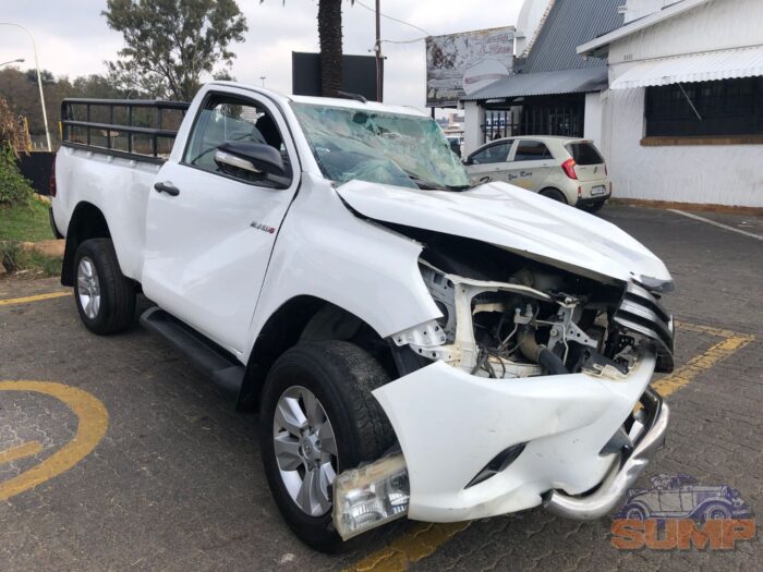TOYOTA , HILUX 2 . 4 GD - 6 R / B SRX P / U S / C , WHITE , 2017 ( 29465 ) - Image 2