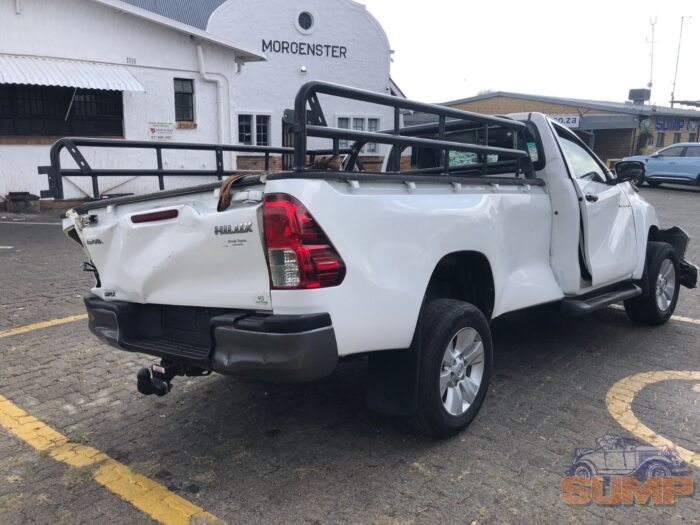 TOYOTA , HILUX 2 . 4 GD - 6 R / B SRX P / U S / C , WHITE , 2017 ( 29465 ) - Image 4