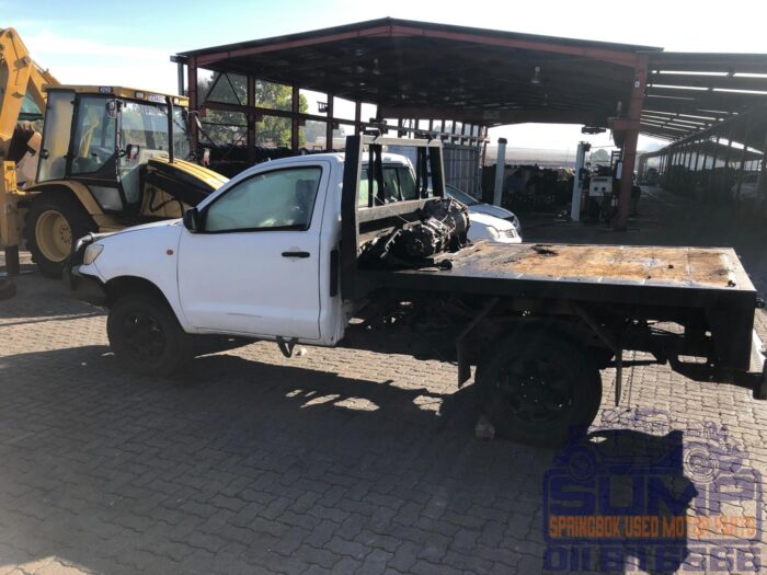 TOYOTA , HILUX 2 . 5 D - 4 D SRX 4 X 4 P / U S / C , WHITE , 2013 ( 30473 ) - Image 7