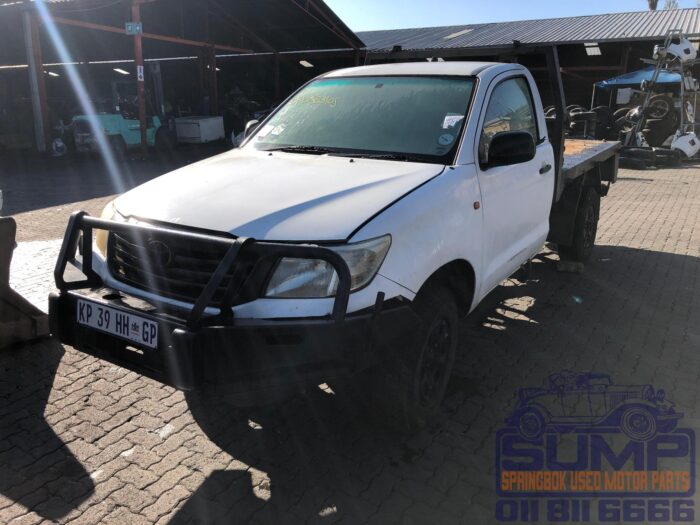 TOYOTA , HILUX 2 . 5 D - 4 D SRX 4 X 4 P / U S / C , WHITE , 2013 ( 30473 ) - Image 8