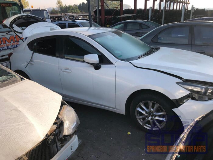 MAZDA , MAZDA 3 1 . 6 ACTIVE 5 DR , WHITE , 2016 ( 30002 ) - Image 3