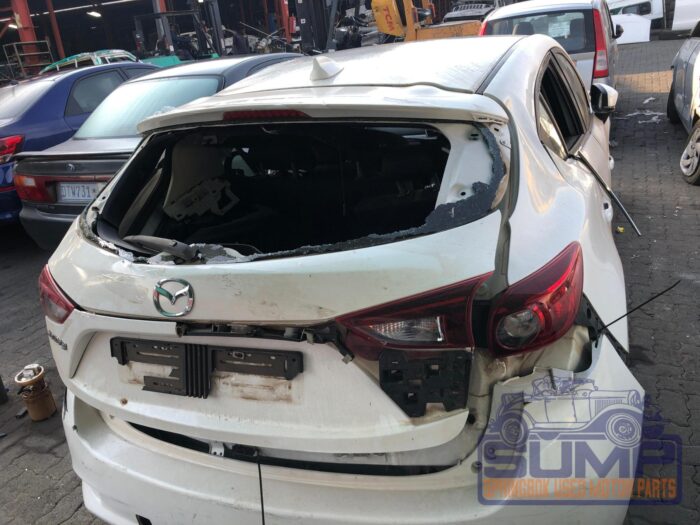MAZDA , MAZDA 3 1 . 6 ACTIVE 5 DR , WHITE , 2016 ( 30002 ) - Image 5