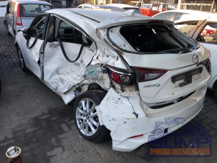 MAZDA , MAZDA 3 1 . 6 ACTIVE 5 DR , WHITE , 2016 ( 30002 ) - Image 6