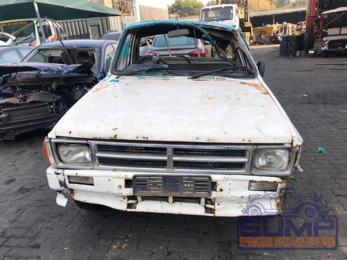 TOYOTA , HILUX 2200 LWB 5 SPD P / U S / C , WHITE , 1997 ( 29953 )