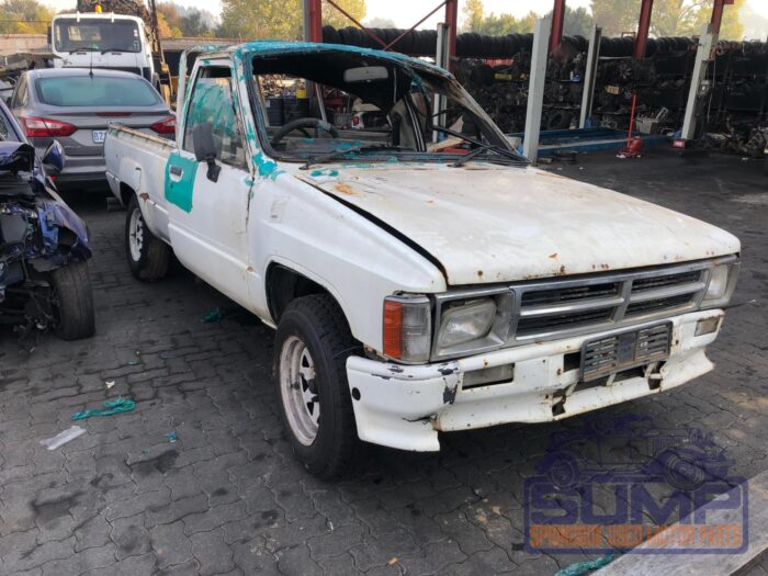 TOYOTA , HILUX 2200 LWB 5 SPD P / U S / C , WHITE , 1997 ( 29953 ) - Image 2