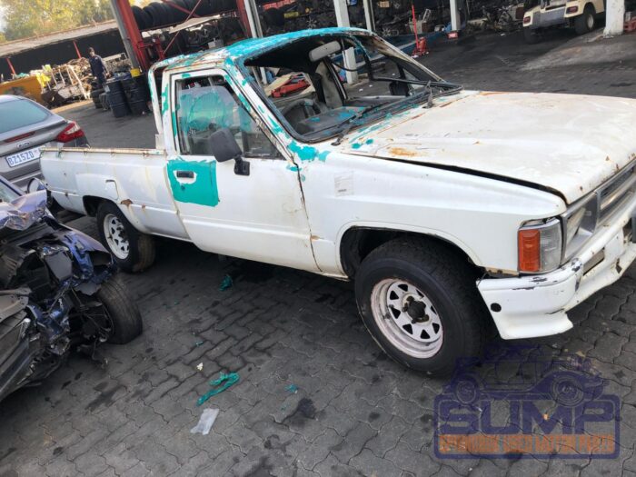 TOYOTA , HILUX 2200 LWB 5 SPD P / U S / C , WHITE , 1997 ( 29953 ) - Image 3