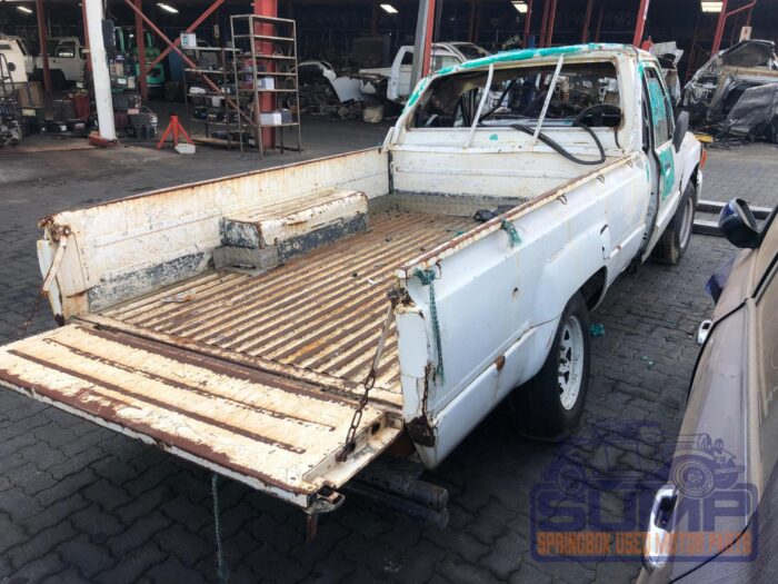 TOYOTA , HILUX 2200 LWB 5 SPD P / U S / C , WHITE , 1997 ( 29953 ) - Image 4